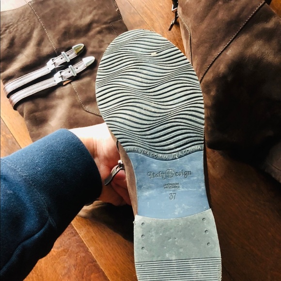 Boots - Picture 4 of 6